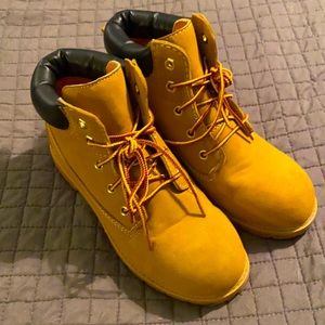 Faded Glory size 5 boots